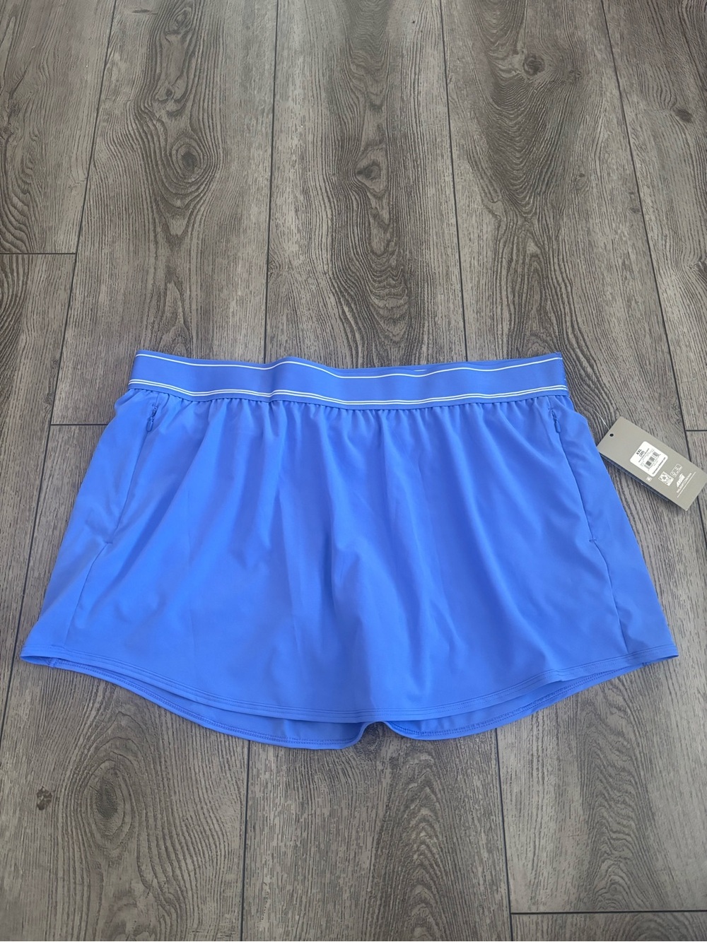 Avía woman’s  Skort in Bright Blue